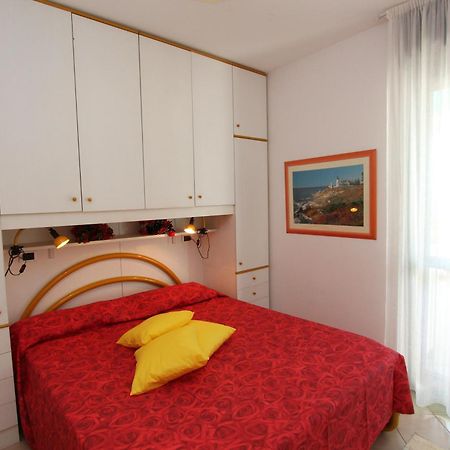 Complesso Solarium Lägenhet Bibione Exteriör bild