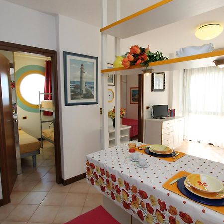 Complesso Solarium Lägenhet Bibione Exteriör bild