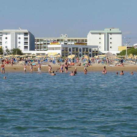 Complesso Solarium Lägenhet Bibione Exteriör bild