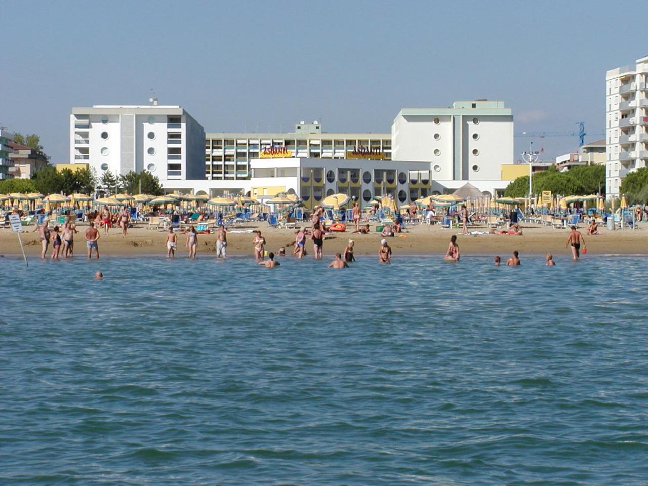 Complesso Solarium Lägenhet Bibione Exteriör bild