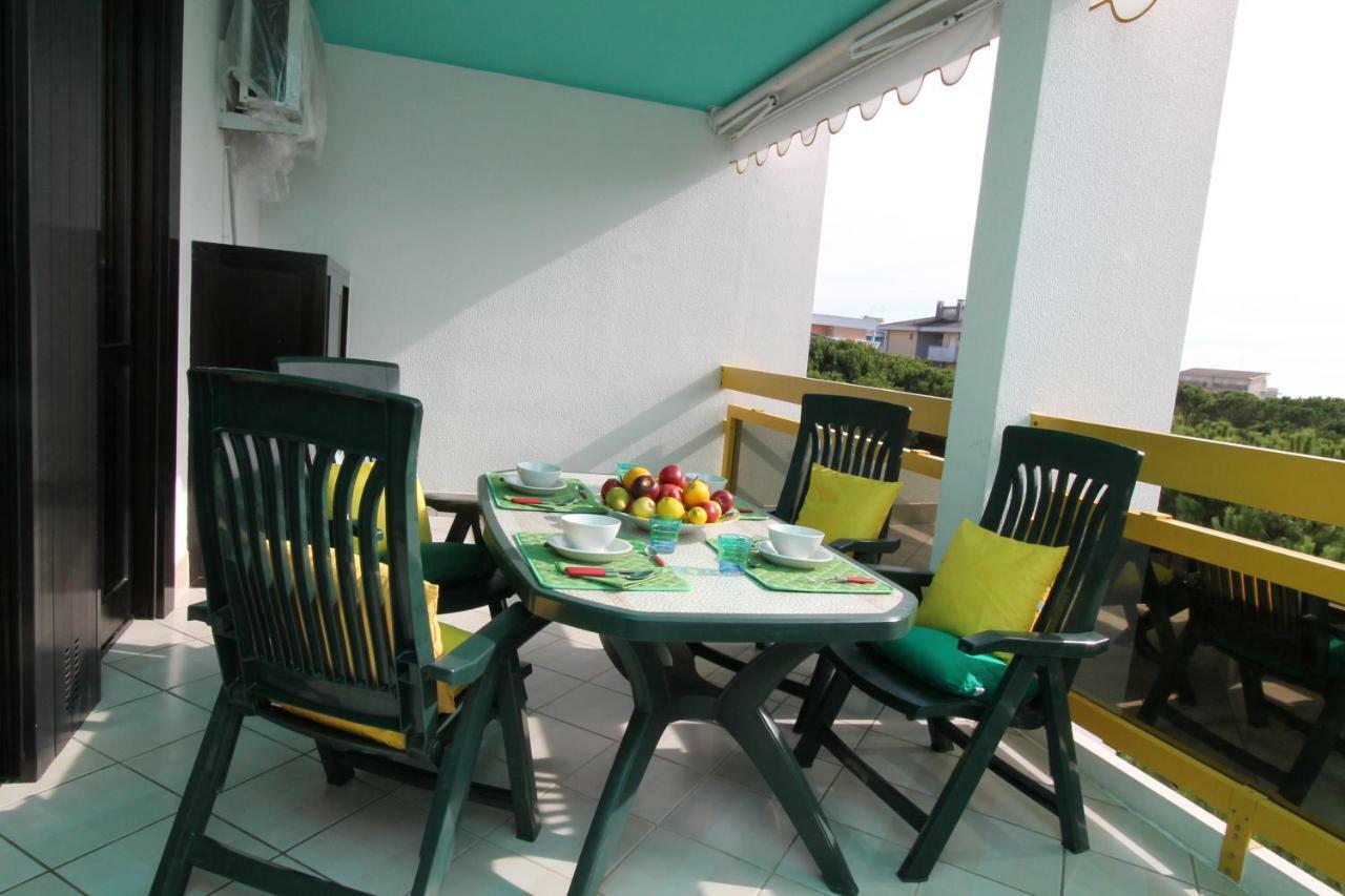Complesso Solarium Lägenhet Bibione Exteriör bild
