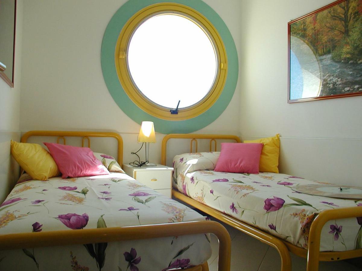 Complesso Solarium Lägenhet Bibione Exteriör bild