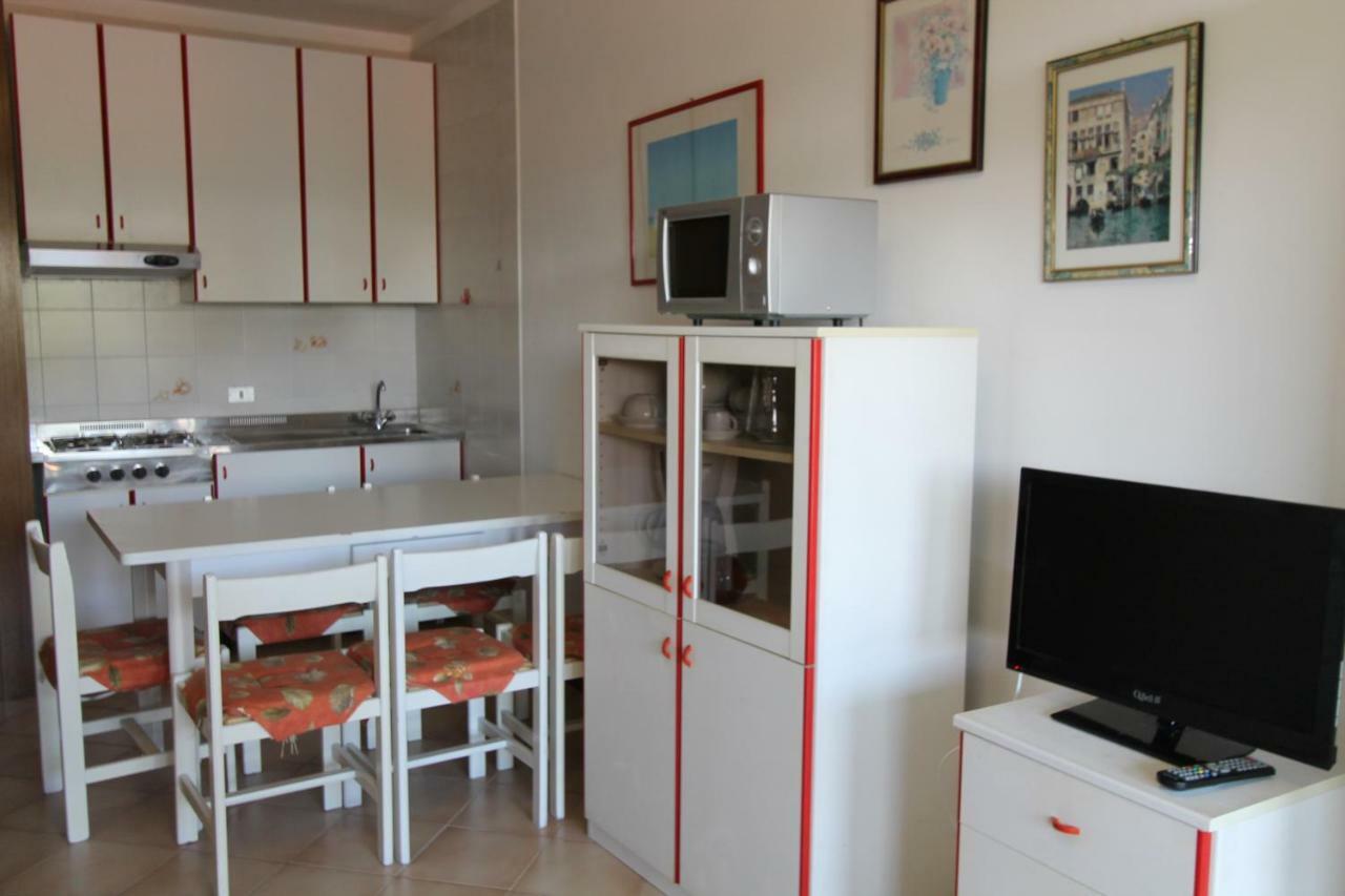 Complesso Solarium Lägenhet Bibione Exteriör bild