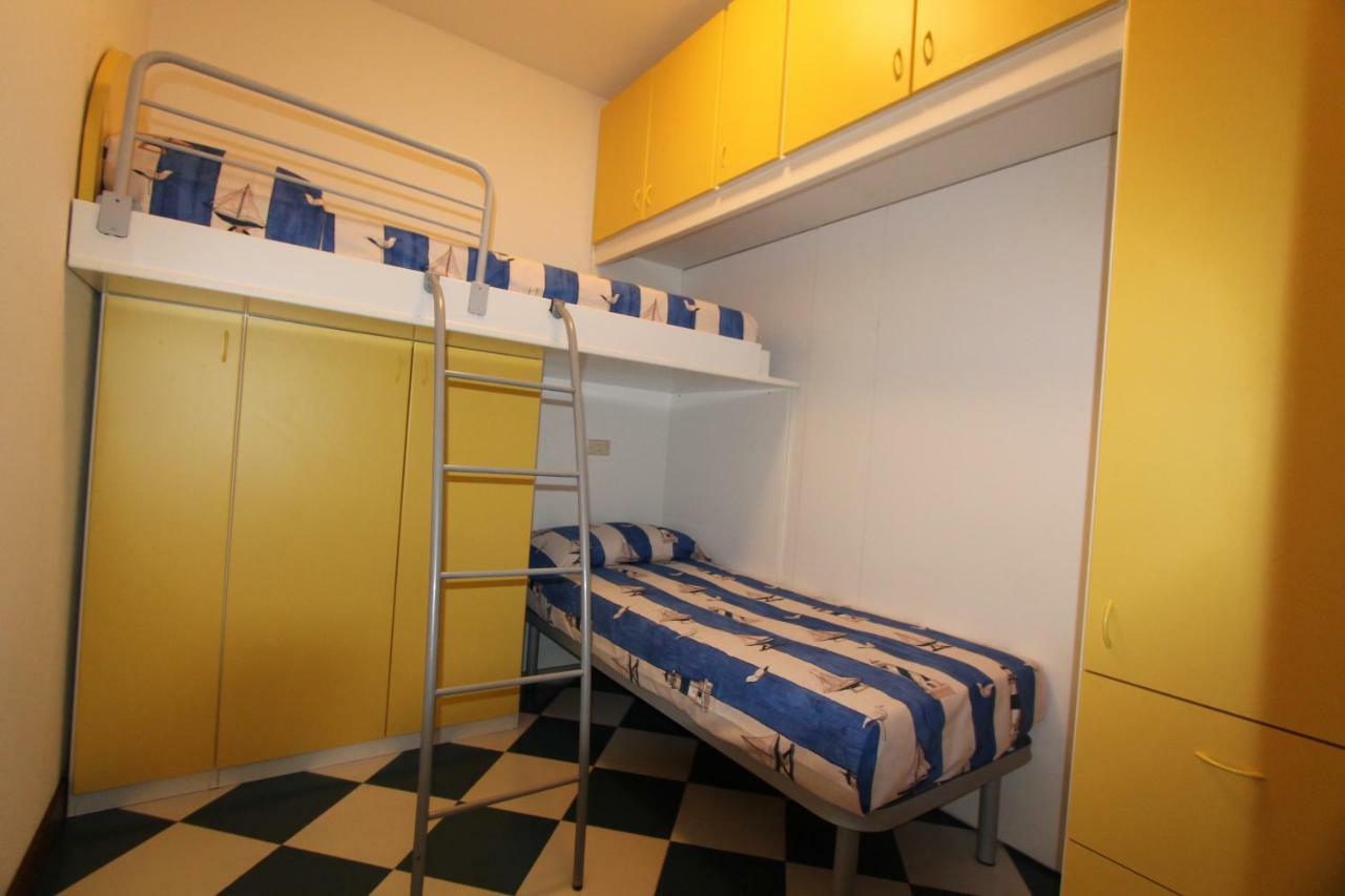 Complesso Solarium Lägenhet Bibione Exteriör bild