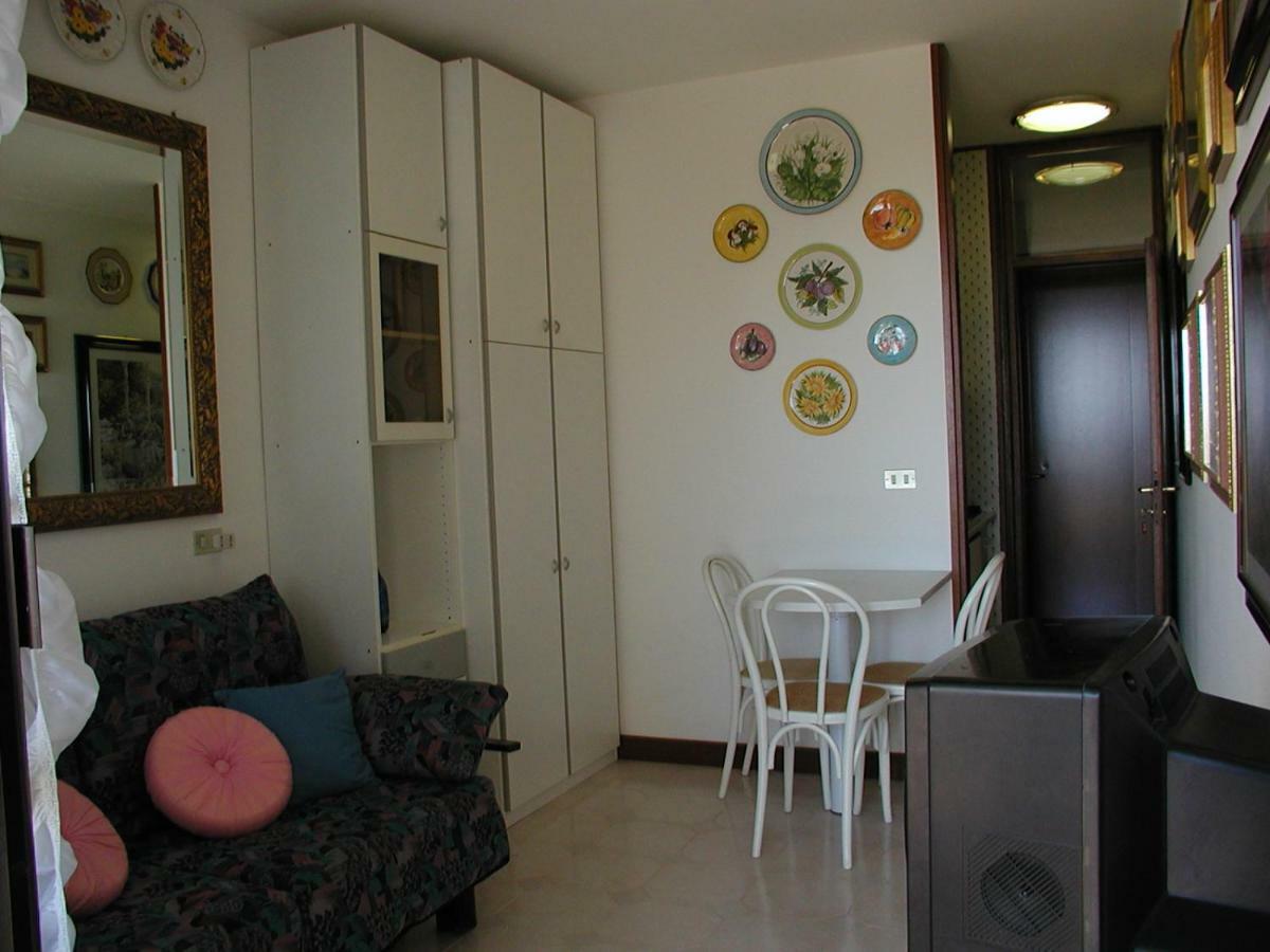 Complesso Solarium Lägenhet Bibione Exteriör bild