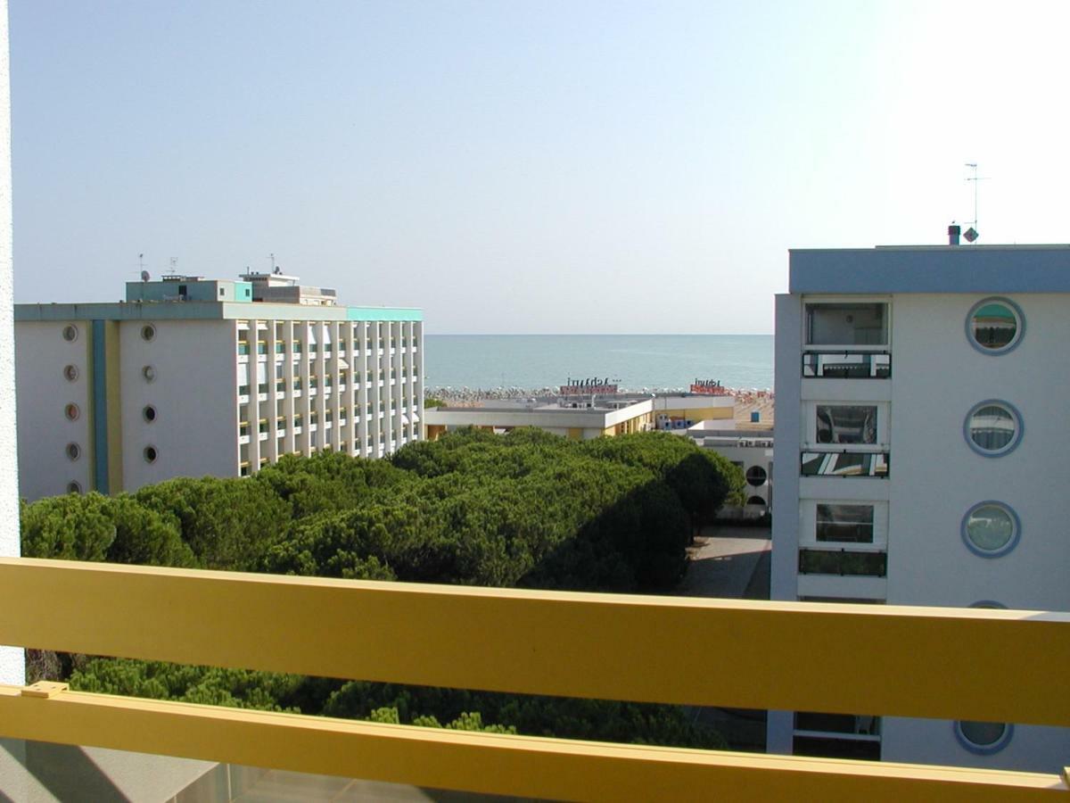 Complesso Solarium Lägenhet Bibione Exteriör bild